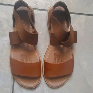 Sorel camel brown sandels size 6.5